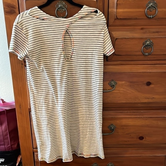 Hem & Thread Women’s Cream and Navy Striped Tee Shirt Dress Size Small NWT - Picture 6 of 10